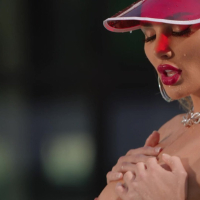 Super hot beauty Kenzie Anne flashes her amazing naked guns