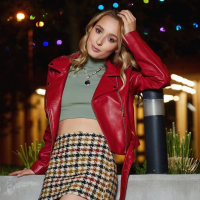 Slutty street worker Kelly Collins provides pleasure with mouth and booty