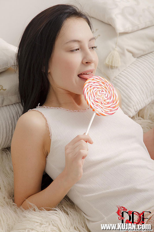 Euro teens Angie Koks Sandra Luberc take cumshot after ball licking bj - Photo #658082