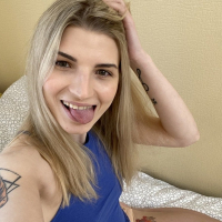 Petite Monroe Fox taking hot nudes for her boyfriend