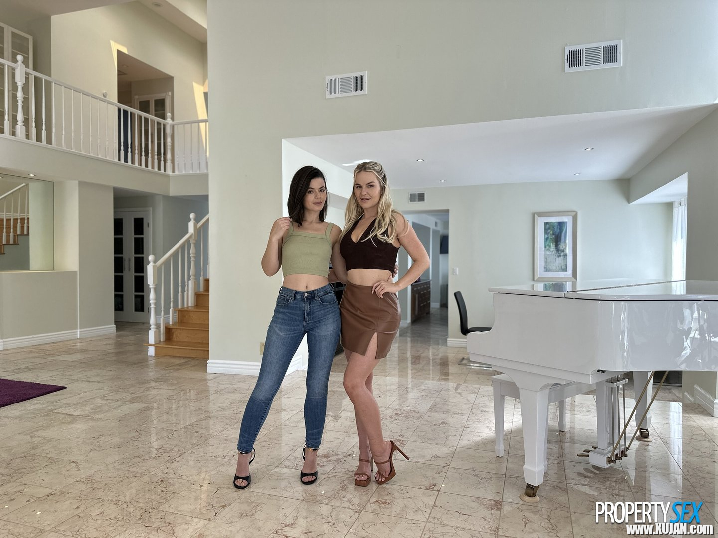Lusty ladiesnSlim Thick Vic and Dharma Jones sharing same shaft - Photo #662791