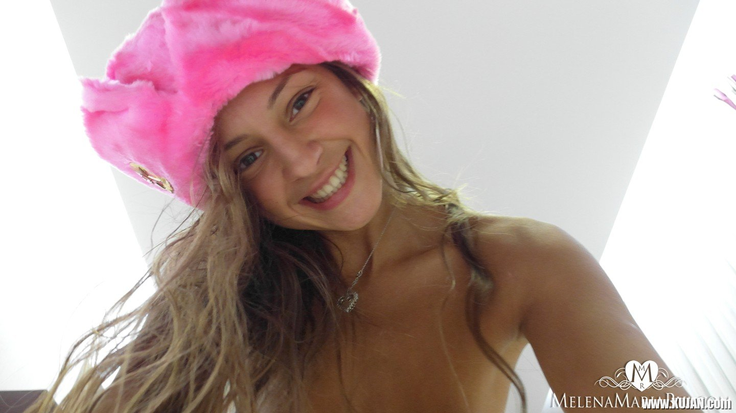 Melena Maria Rya loves teasing with her naked figure - Photo #664473