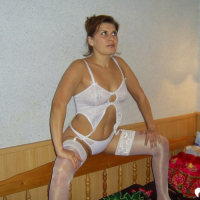 Brunette stepmom in stockings likes to fool around