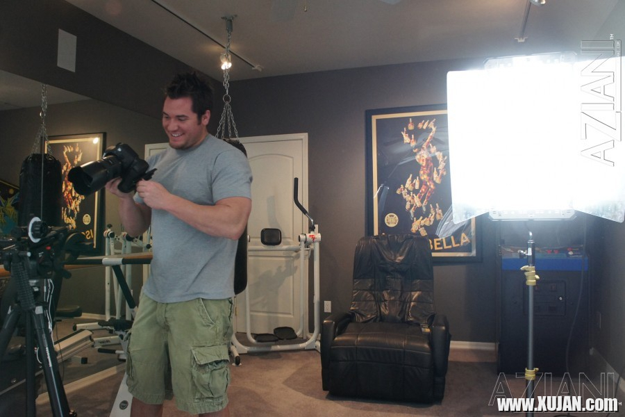 Be a fly on the wall and slip behind the scenes to watch beautiful Mckenzee Mile - Photo #666449