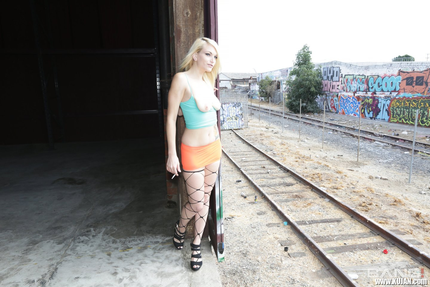 Long Legged Skylar Madison proudly exposes Boobs - Photo #669481