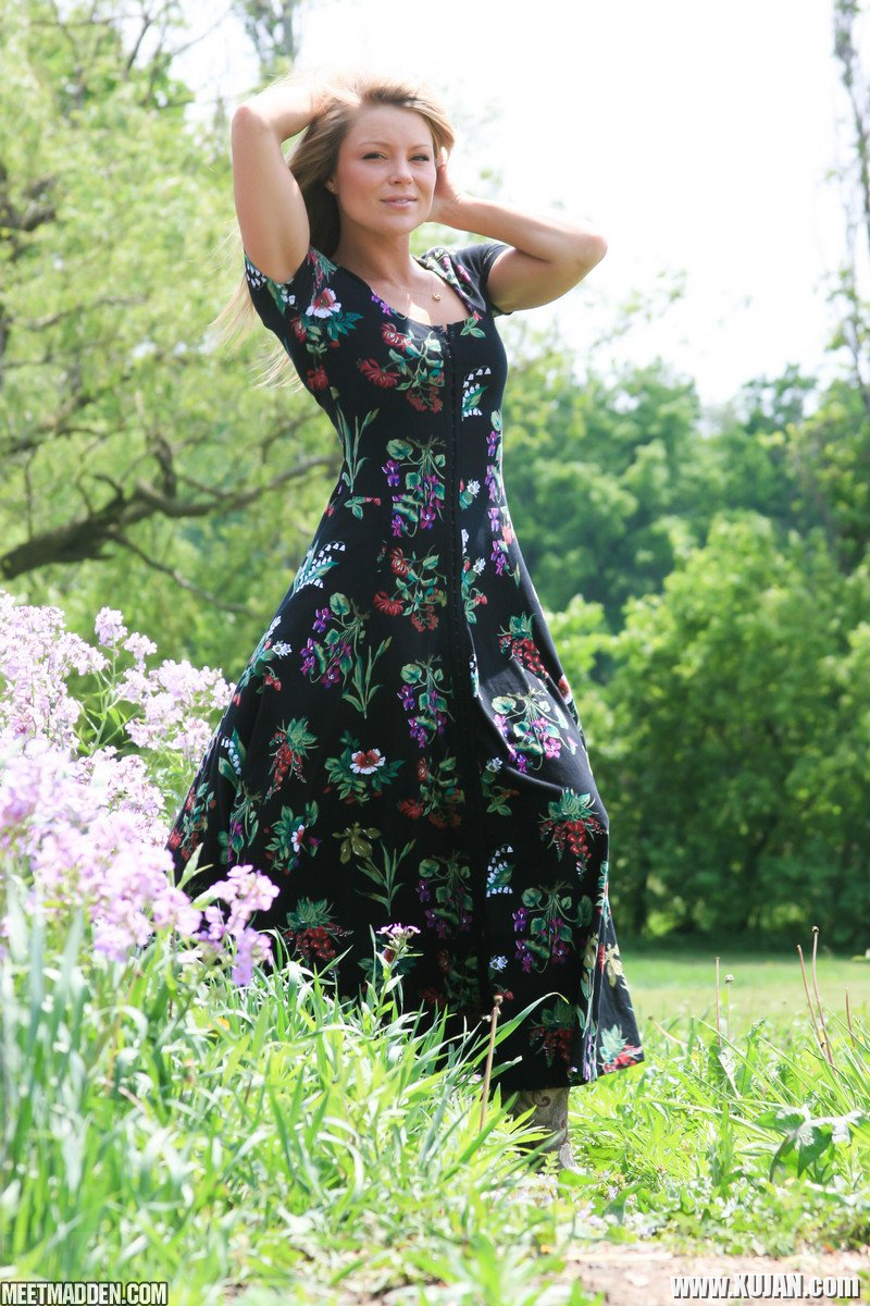 Gorgeous Meet Madden posing in Thong outdoors - Photo #669594