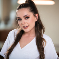 Hot masseuse Aften Opal gets down and dirty with her client Kylie Rocket