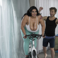 Chubby Sofia Rose having hardcore Workout Session