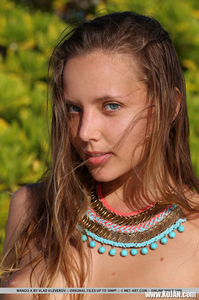 Princess Clover nude on the beach - Photo #674800