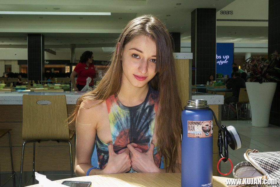 Cute Willow Hayes flashing her sexy Tits in Public - Photo #678902