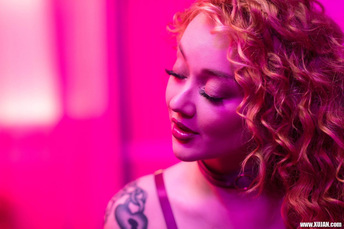 Curly beauty Emma Magnolia strips naked while playing with sextoys - Photo #680982