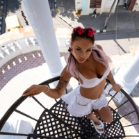 Sexxxy Monika Foxxx y shrjum e qaghaqum spitak hagustov