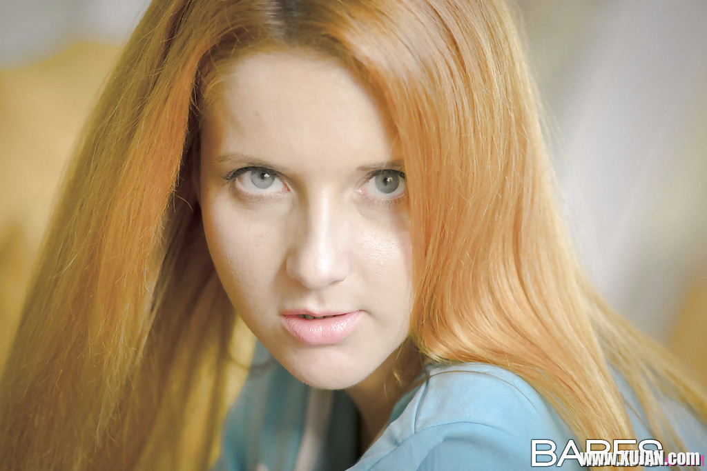 Redheaded Euro babe Roberta Berti revealing tiny boobs and shaved pussy - Photo #685069