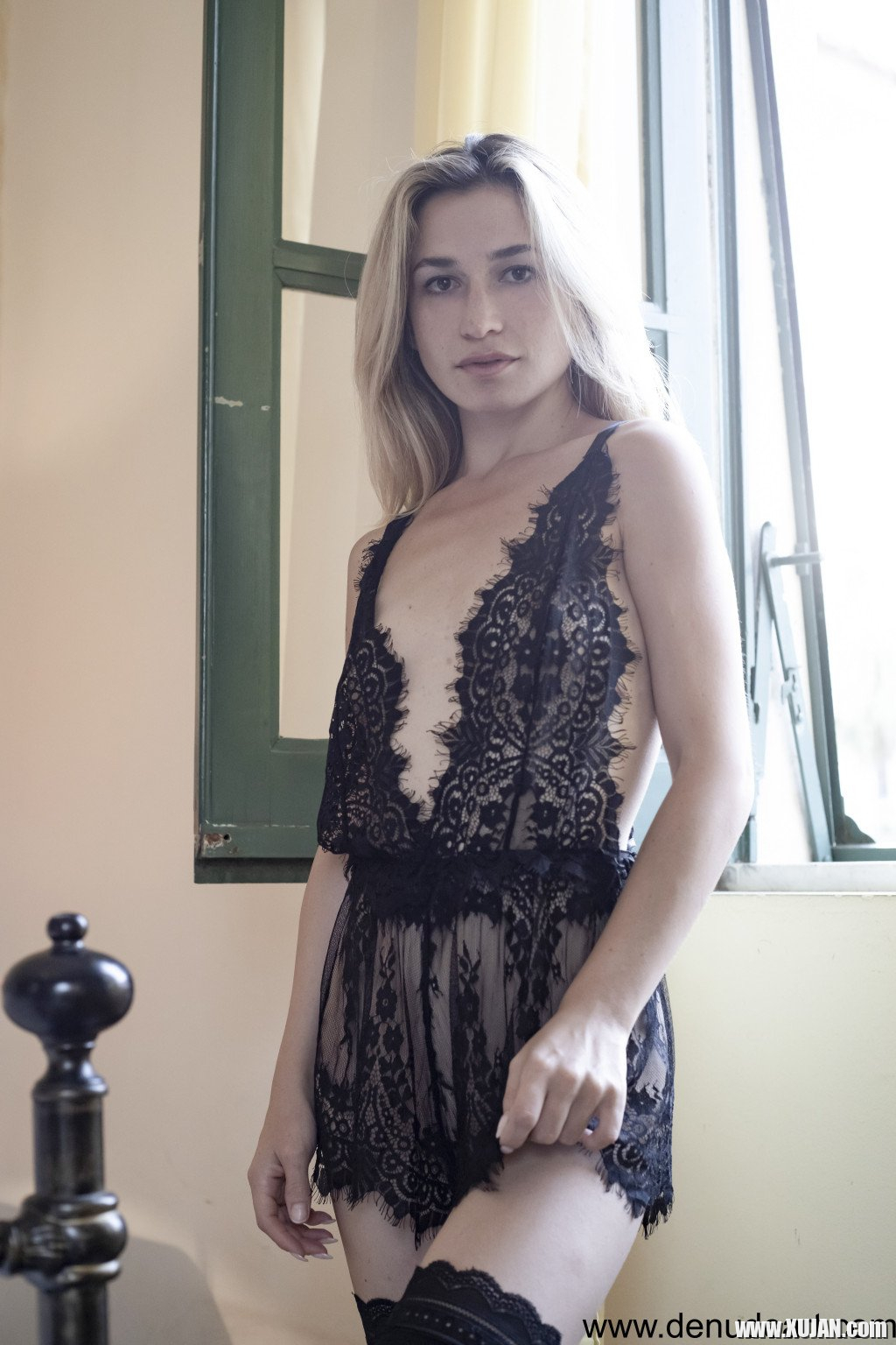 Super hot blonde model Susie peels off super sexy black nighties - Photo #685824