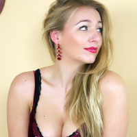HayleyMarie Coppin strips down to her Stockings