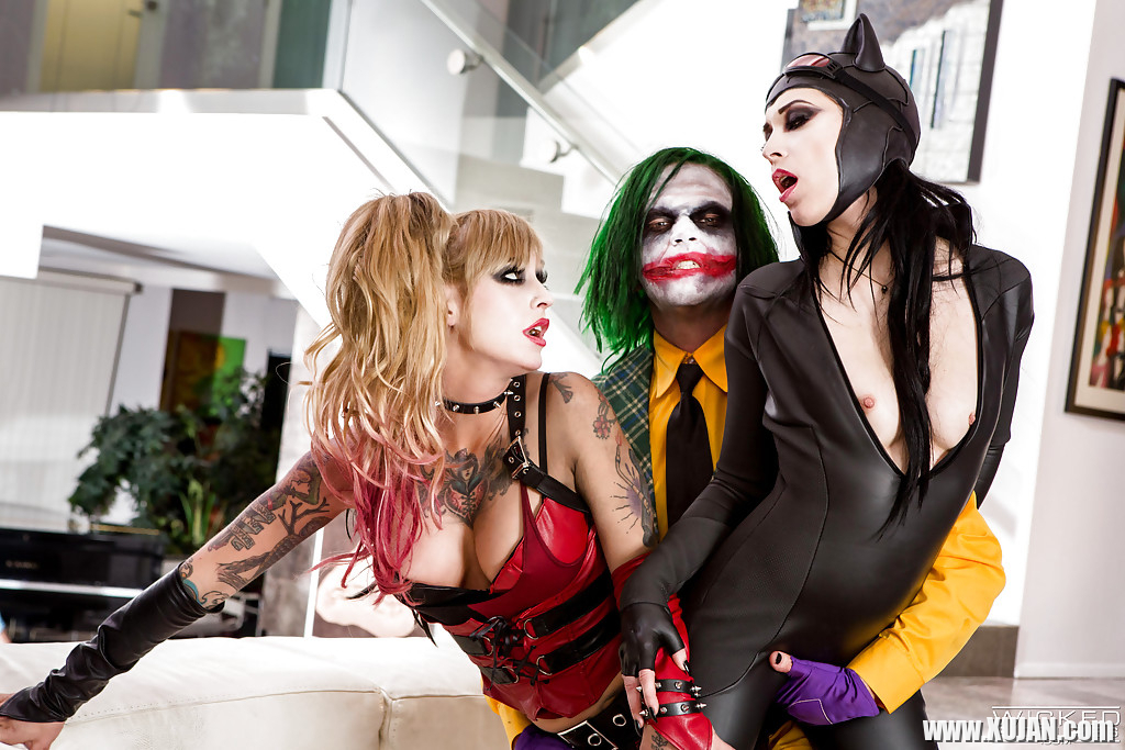 Kinky cosplay pornstars Aiden Ashley and Kleio Valentien sucking dick - Photo #691838