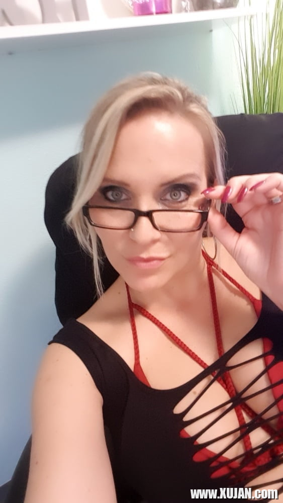 Julia Pink Office - Photo #695384