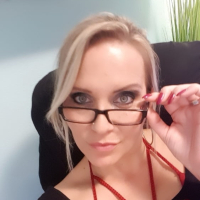 Julia Pink Office