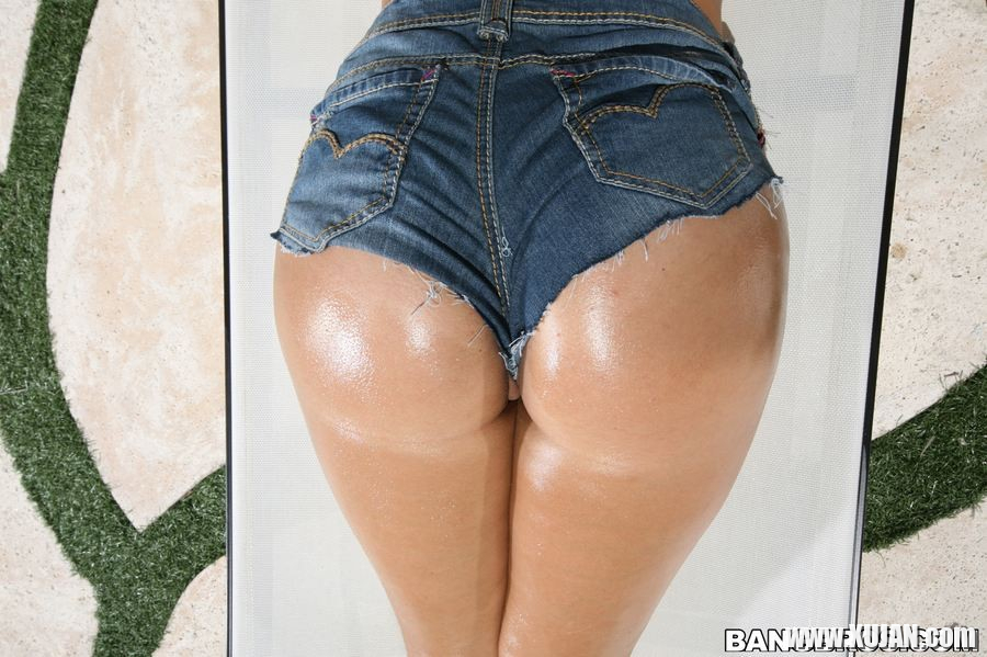 Curvy Miss Raquel banged in her big round ass - Photo #696107