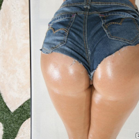Curvy Miss Raquel banged in her big round ass