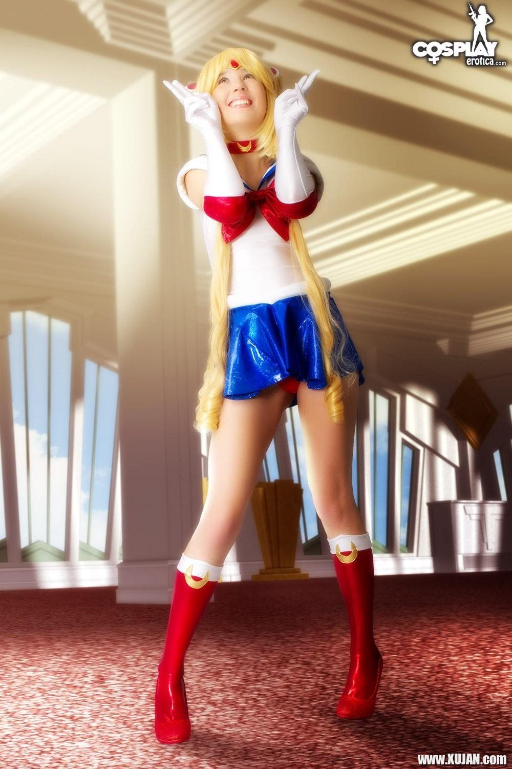 Cosplay girl Stacy is fighting evil by moonlight - Photo #697433