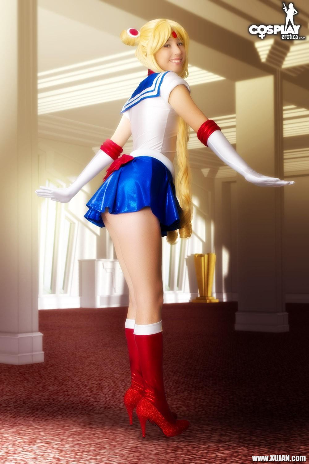 Cosplay girl Stacy is fighting evil by moonlight - Photo #697434
