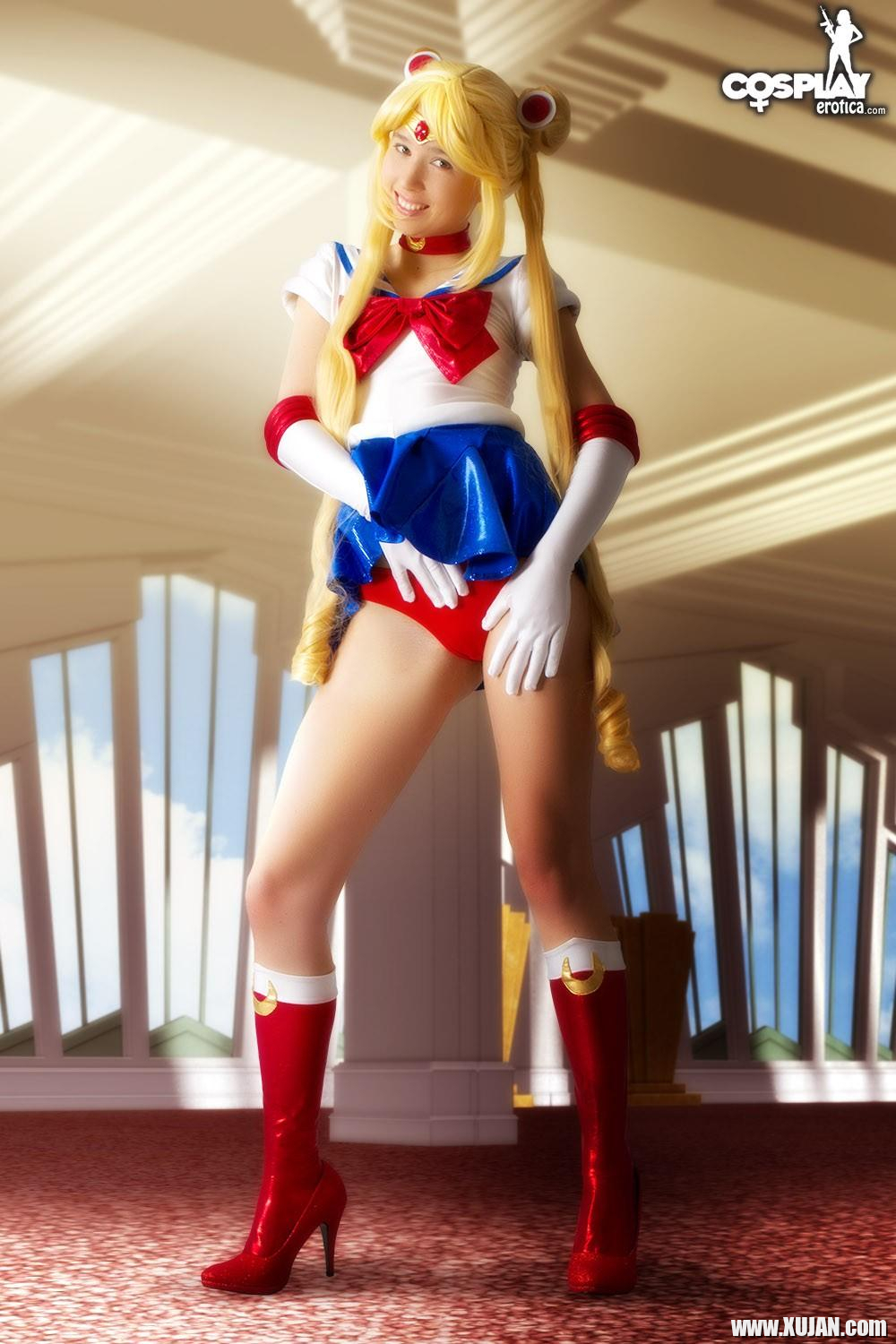 Cosplay girl Stacy is fighting evil by moonlight - Photo #697439