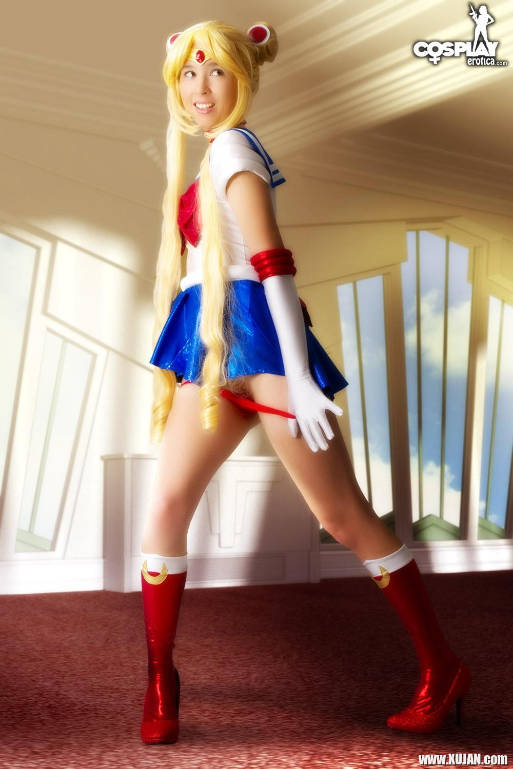 Cosplay girl Stacy is fighting evil by moonlight - Photo #697440
