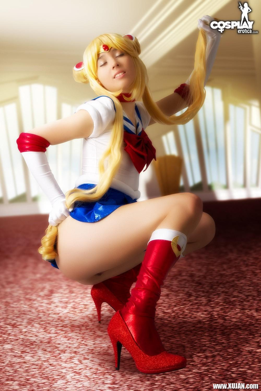 Cosplay girl Stacy is fighting evil by moonlight - Photo #697441