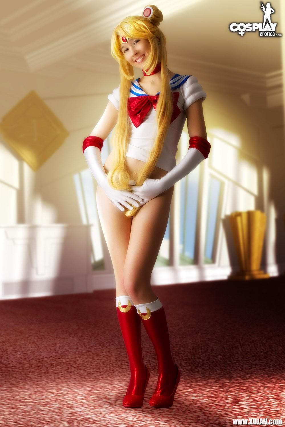 Cosplay girl Stacy is fighting evil by moonlight - Photo #697442