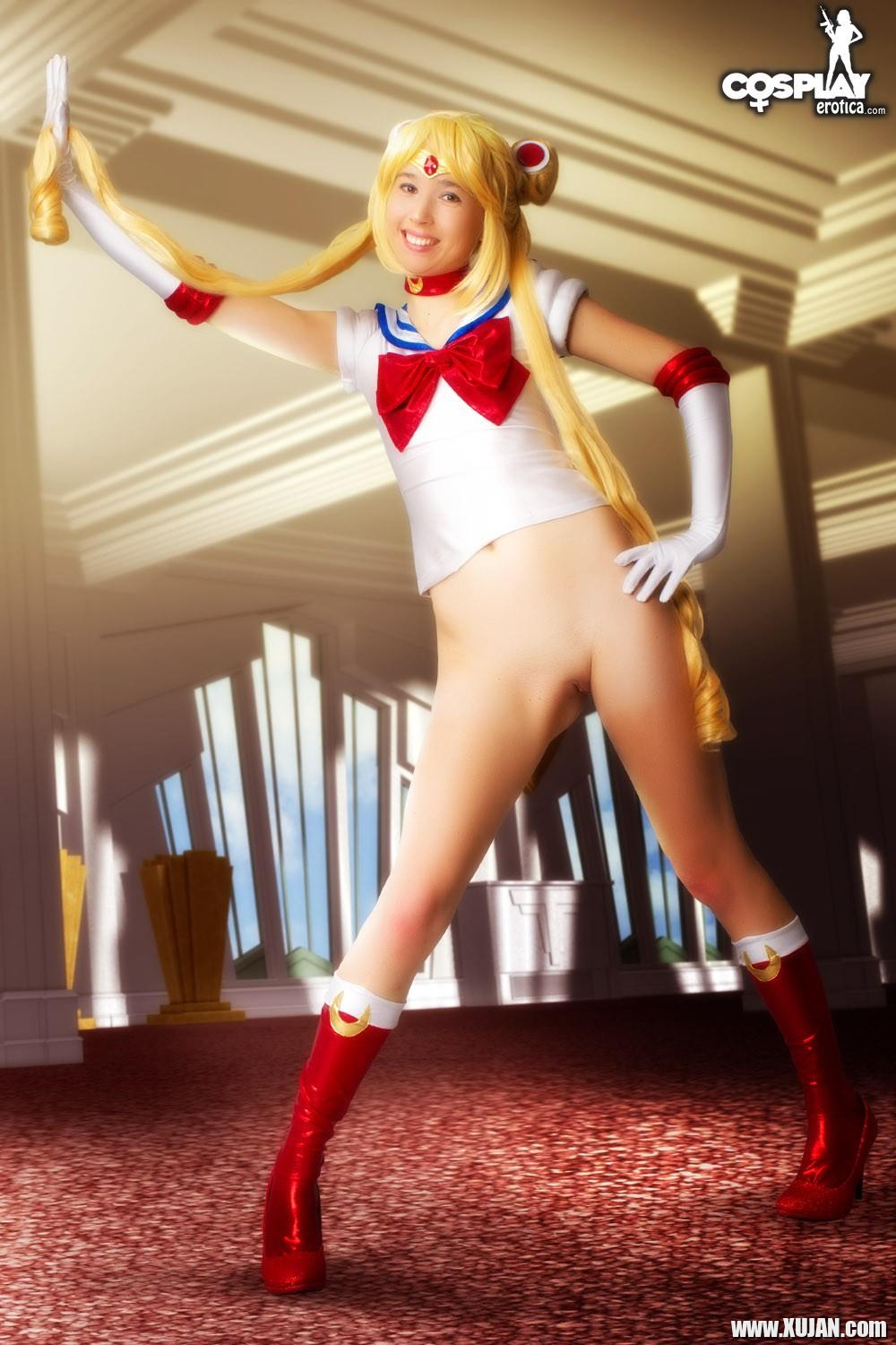 Cosplay girl Stacy is fighting evil by moonlight - Photo #697443