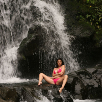 Busty Tera Patrick removes her Bikini under a Waterfall