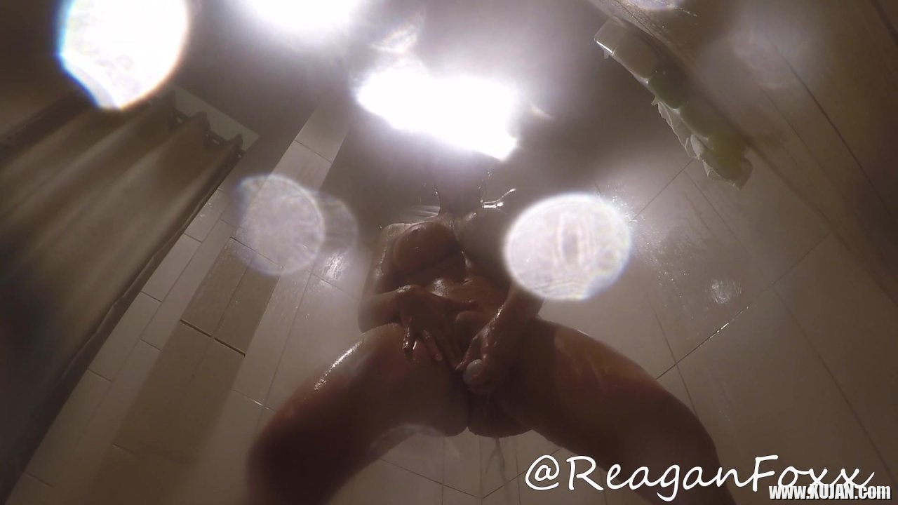 Busty housewife Reagan Foxx gets off while taking a hot shower - Photo #700352