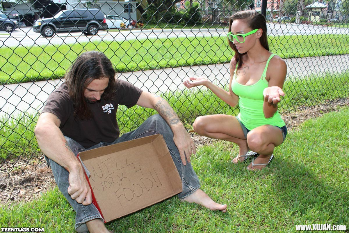 Sexy babe Sasha Foxxx stroking a homeless - Photo #702696