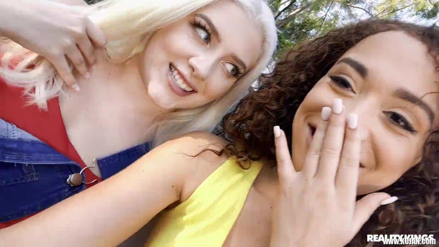 Two horny coeds Gia OhMy and Willow Ryder sharing one huge black shaft - Photo #703336