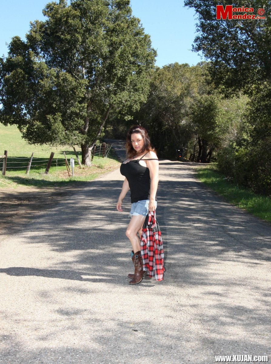 Monica Mendez flashing her huge Melons on a Farm - Photo #709353
