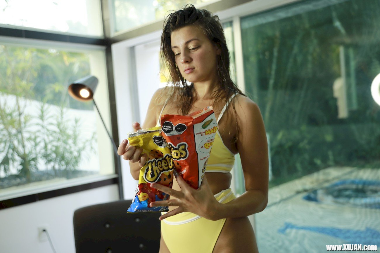 Beautiful Melena Maria Rya teasing with her body in a yellow outfit - Photo #712004