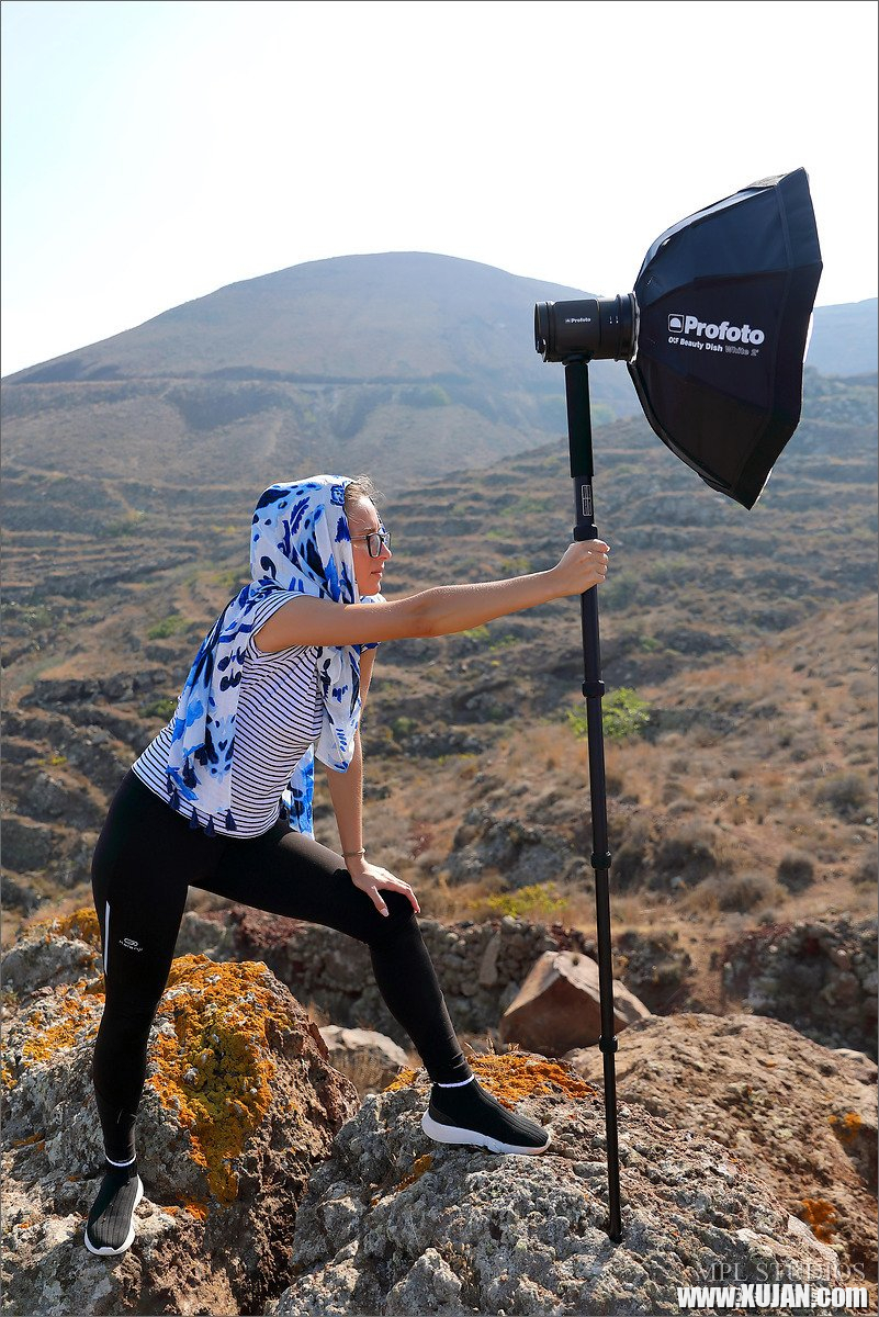 Cara Mell exposes her body in outdoors photoshoot - Photo #715959
