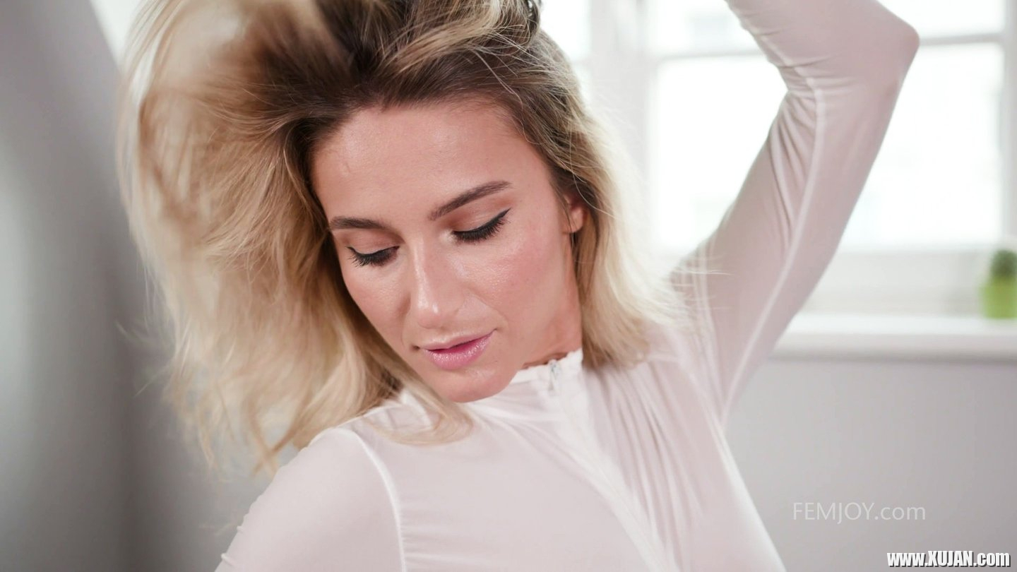 Stunning Cara Mell removes her white bodysuit - Photo #716088