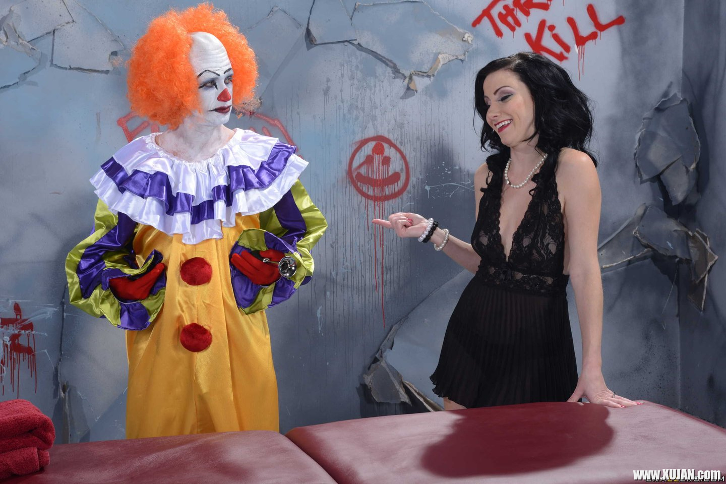 Sweet Veruca James screws a Clown for Halloween - Photo #724340