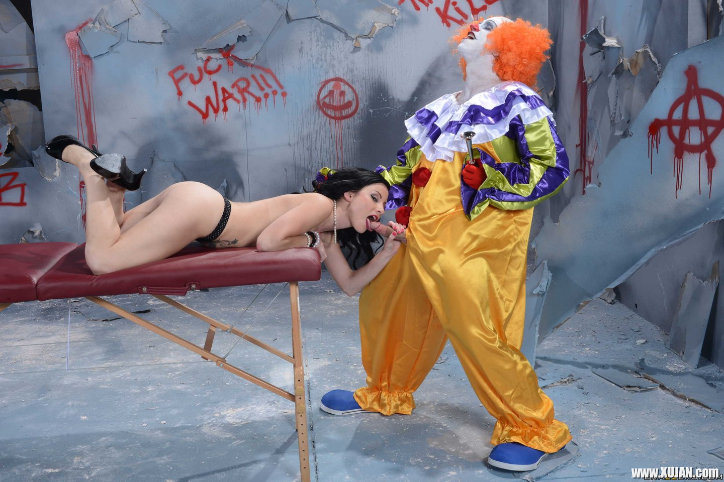 Sweet Veruca James screws a Clown for Halloween - Photo #724341