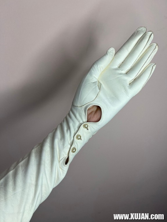 Tught Latex gloves on - Photo #725327