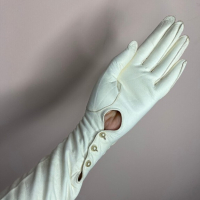 Tught Latex gloves on
