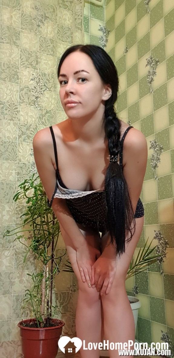 Lonely wife takes selfies of her perfect ass - Photo #731158