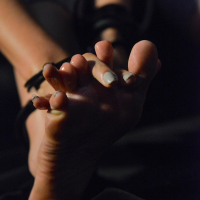 Alix Lovell shows off her beautiful feet and toes