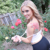 Sassy blondie Kali Roses gets her gspot stimulated with a big schlong