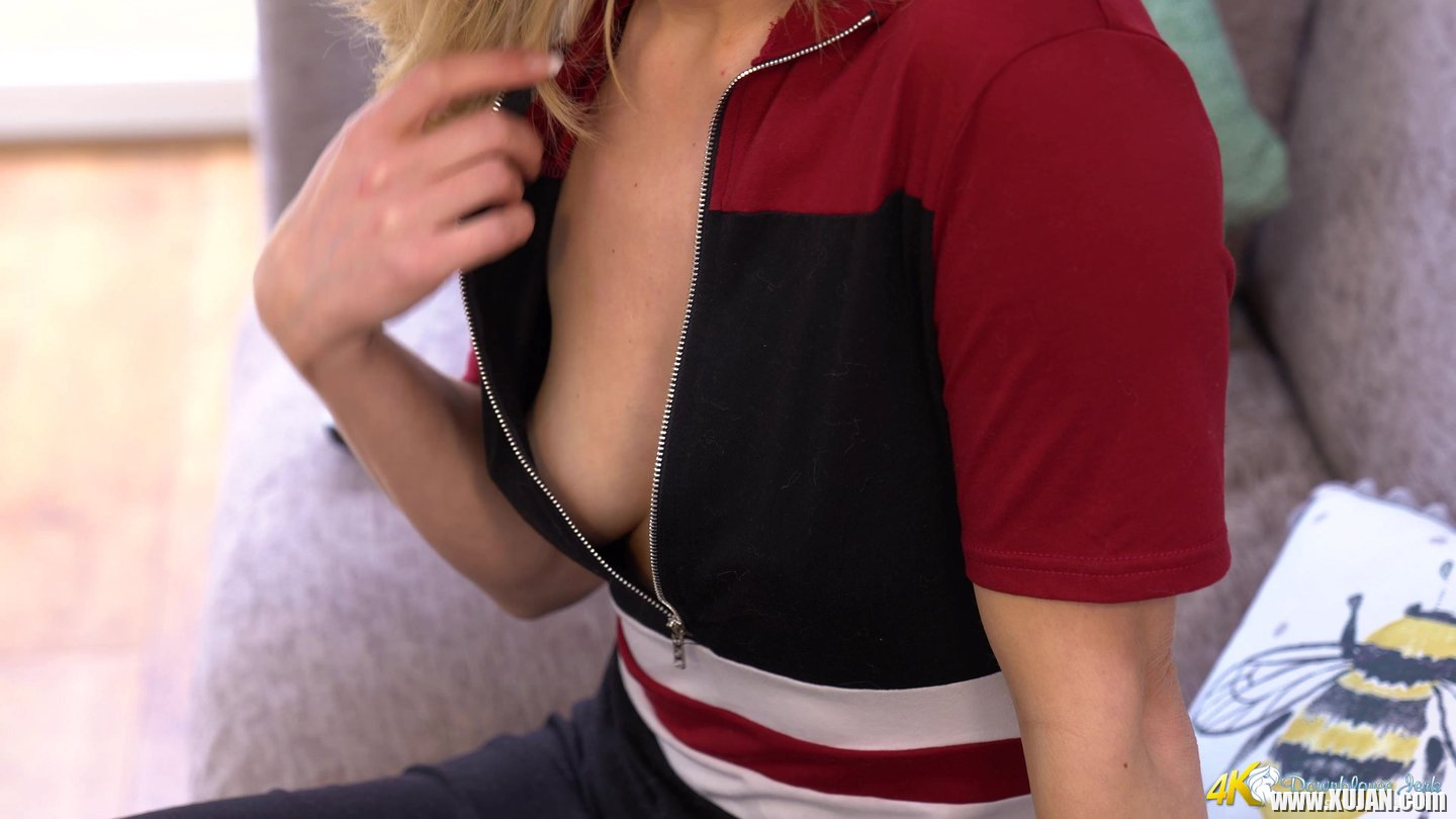 Beautiful blonde Aston Wilde opens her blouse - Photo #734251