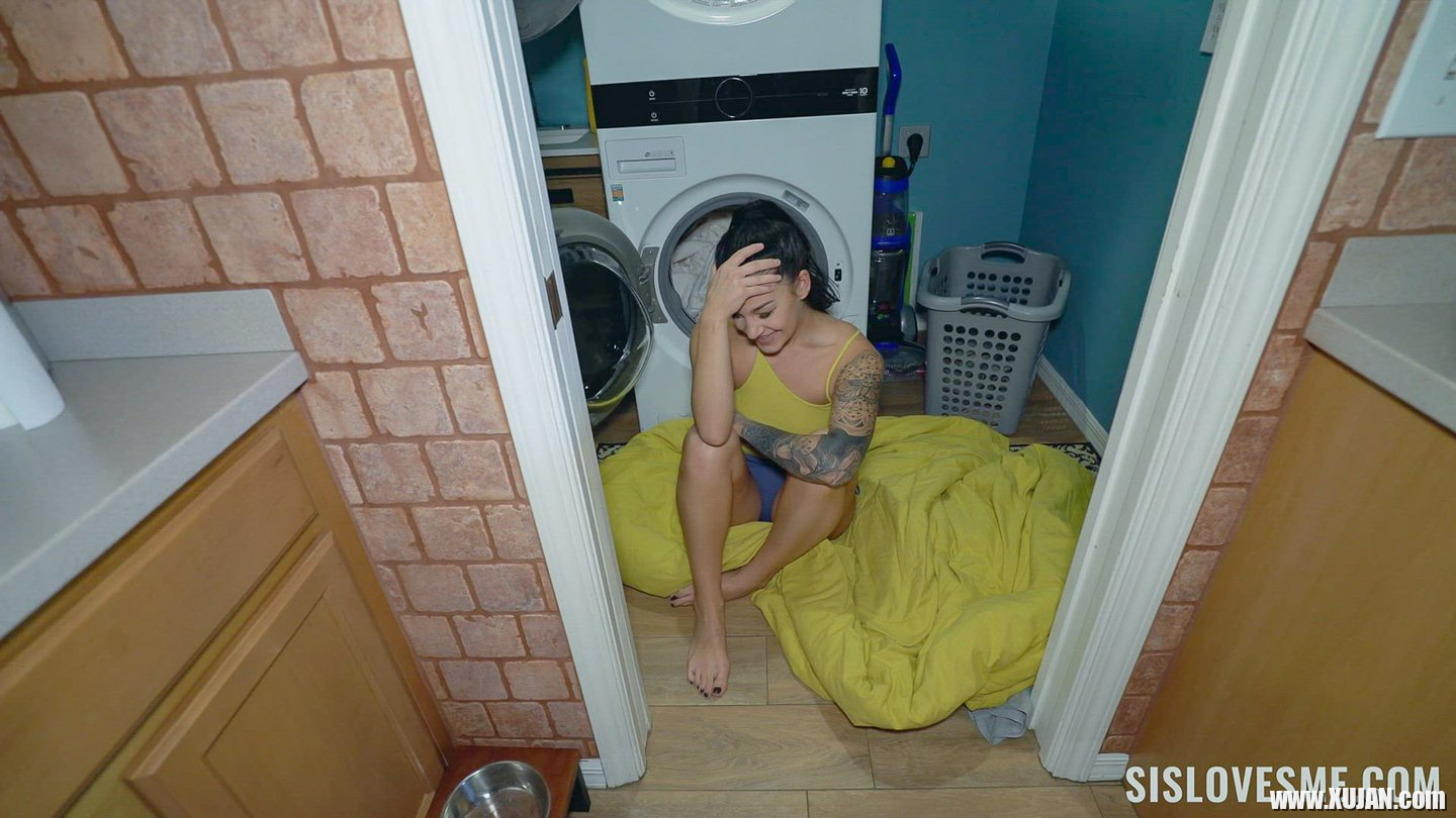 Kinky brunette girl Evelin Stone gets down and dirty with her stepbrother - Photo #738041