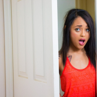 Horny slim beauty Holly Hendrix craves for deep anal penetration