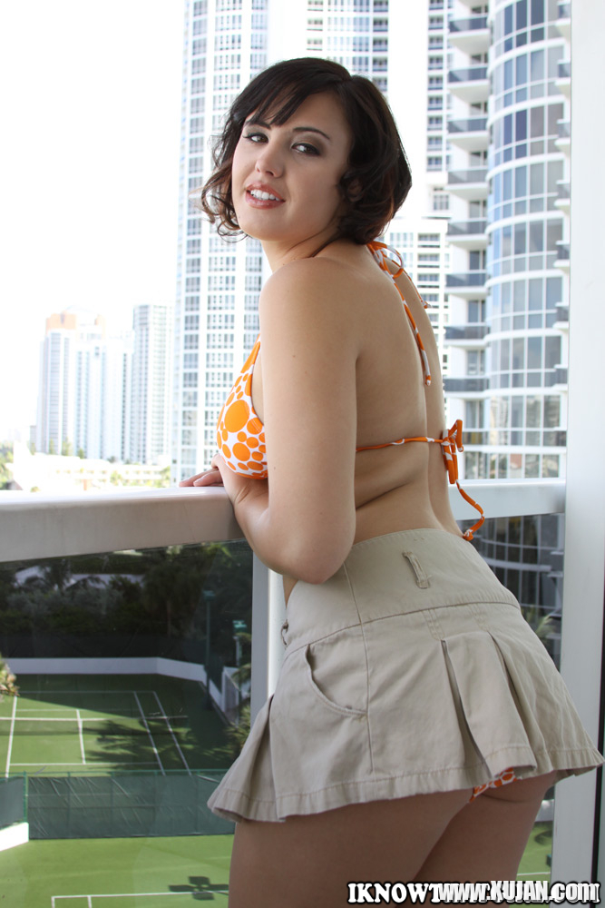Amateur girlfriend Brooke Lee Adams shows her hot body outdoor - Photo #743753